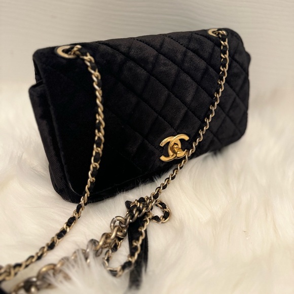 CHANEL Velvet Quilted Small Camellia Flap Black - Picture 3 of 11